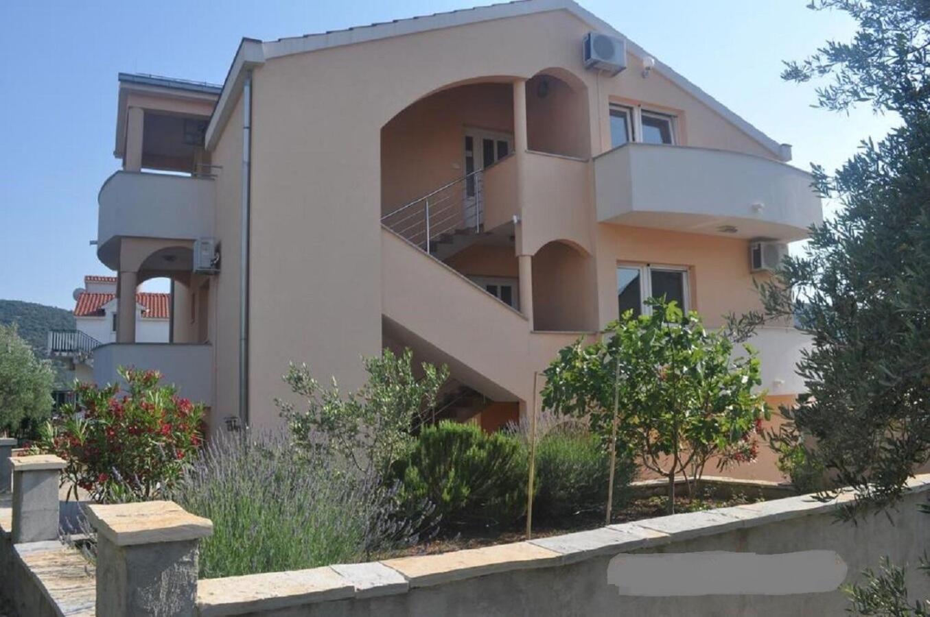Apartments Antonija - Fitness Vinišće Exterior foto
